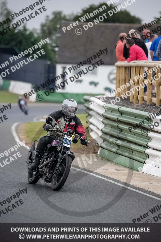 Vintage motorcycle club;eventdigitalimages;mallory park;mallory park trackday photographs;no limits trackdays;peter wileman photography;trackday digital images;trackday photos;vmcc festival 1000 bikes photographs